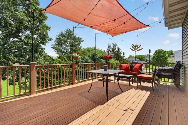 280 Drumlin Circle, Oregon, WI 53575