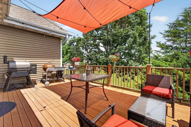 280 Drumlin Circle, Oregon, WI 53575