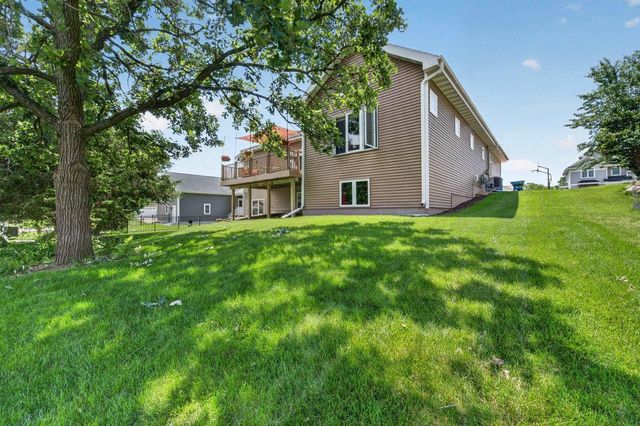 280 Drumlin Circle, Oregon, WI 53575