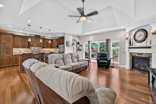 280 Drumlin Circle, Oregon, WI 53575