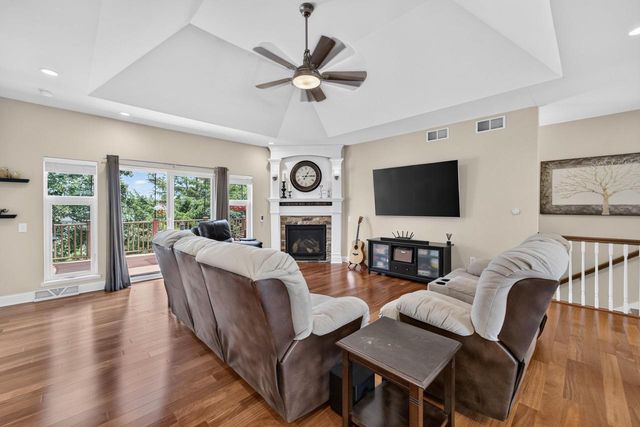 280 Drumlin Circle, Oregon, WI 53575