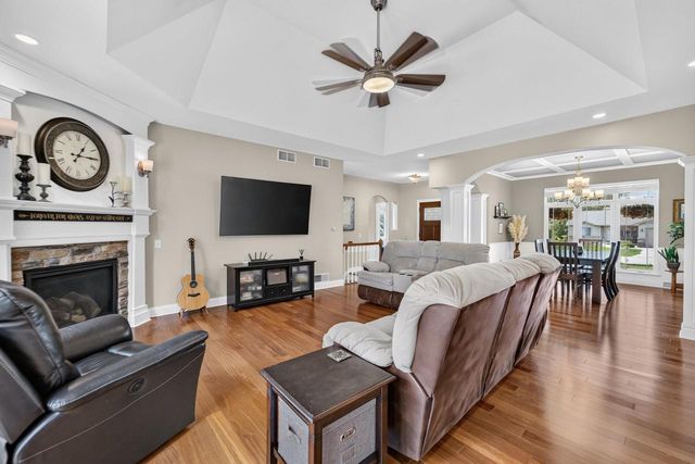 280 Drumlin Circle, Oregon, WI 53575