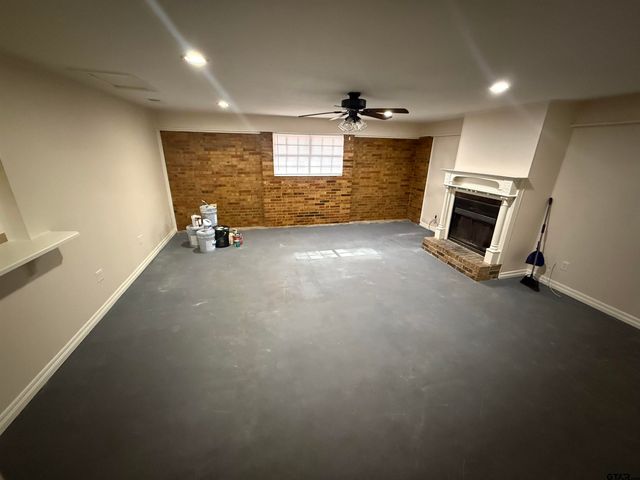 206 W Parkdale, Whitehouse, TX 75791