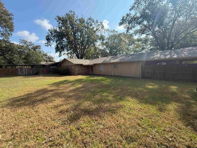 206 W Parkdale, Whitehouse, TX 75791