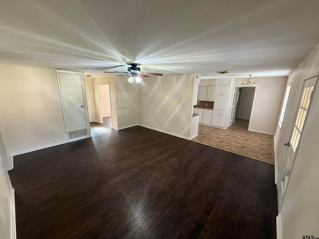 206 W Parkdale, Whitehouse, TX 75791