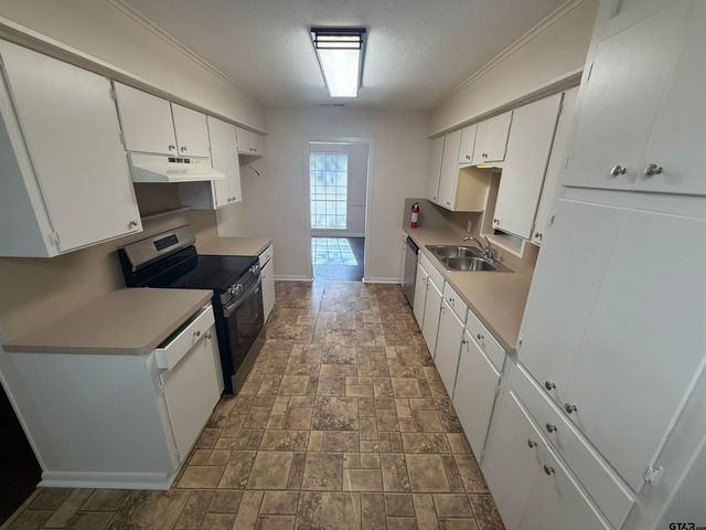 206 W Parkdale, Whitehouse, TX 75791