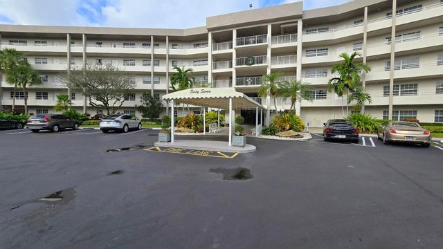 555 Oaks Lane 207, Pompano Beach, FL 33069