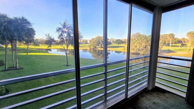 555 Oaks Lane 207, Pompano Beach, FL 33069