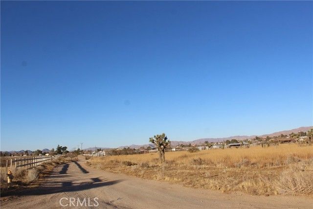 11 Juniper Street, Apple Valley, CA 92307