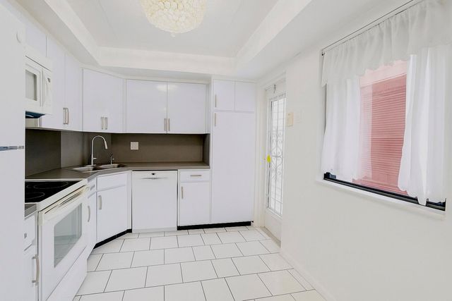 1739 Embassy Drive 202, West Palm Beach, FL 33401