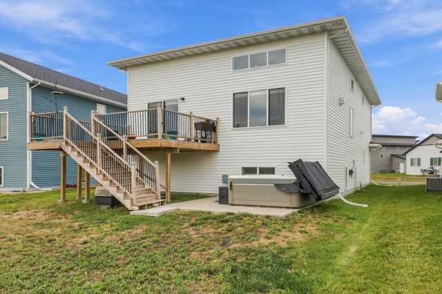 7671 Cub Creek Way, Horace, ND 58047