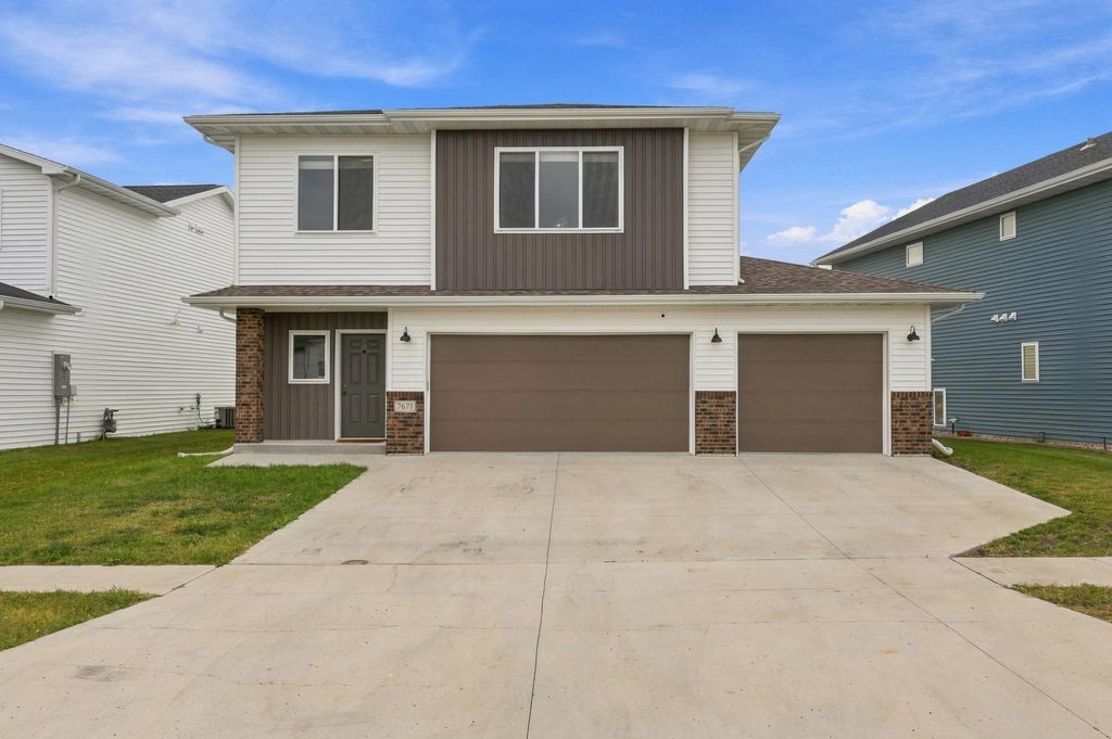 7671 Cub Creek Way, Horace, ND 58047