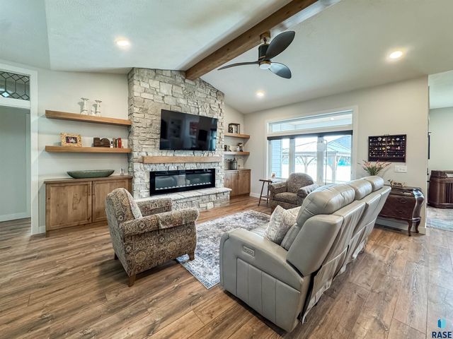 5504 E Morningside Cir Circle, Sioux Falls, SD 57110
