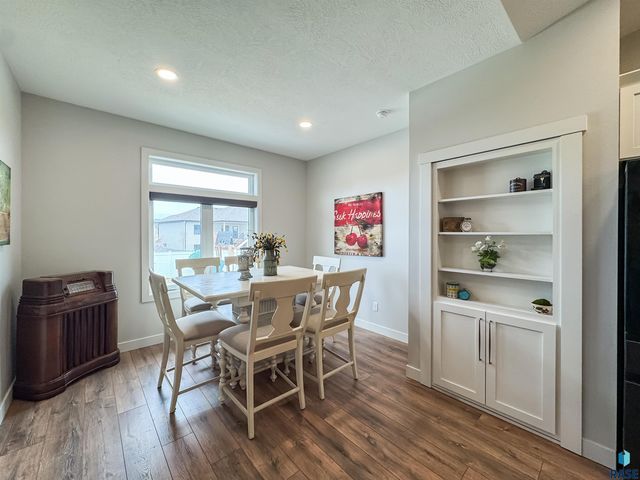 5504 E Morningside Cir Circle, Sioux Falls, SD 57110