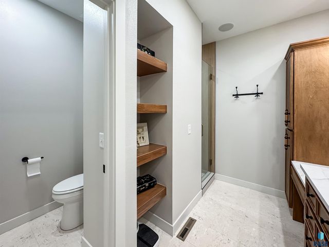 5504 E Morningside Cir Circle, Sioux Falls, SD 57110