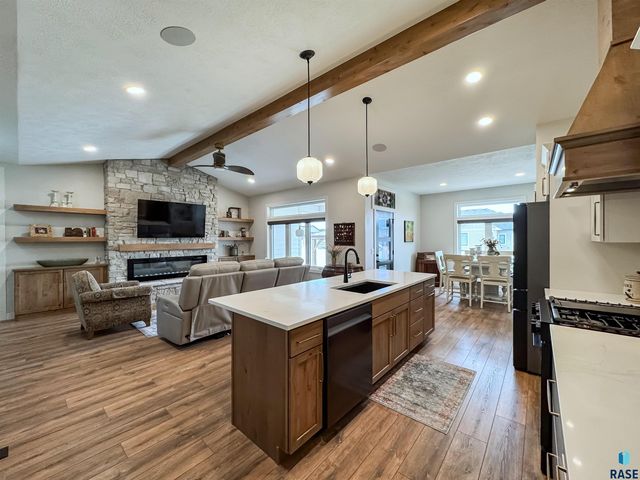 5504 E Morningside Cir Circle, Sioux Falls, SD 57110