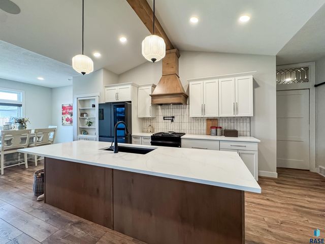 5504 E Morningside Cir Circle, Sioux Falls, SD 57110