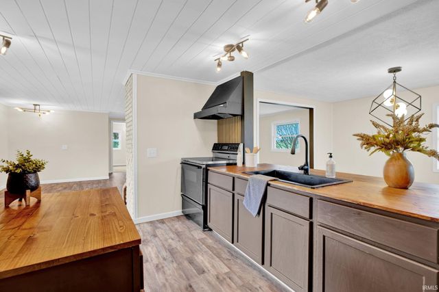 602 Noe Road, Orleans, IN 47452