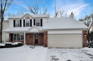 1041 Walloon Court, Orion Charter Township, MI 48360
