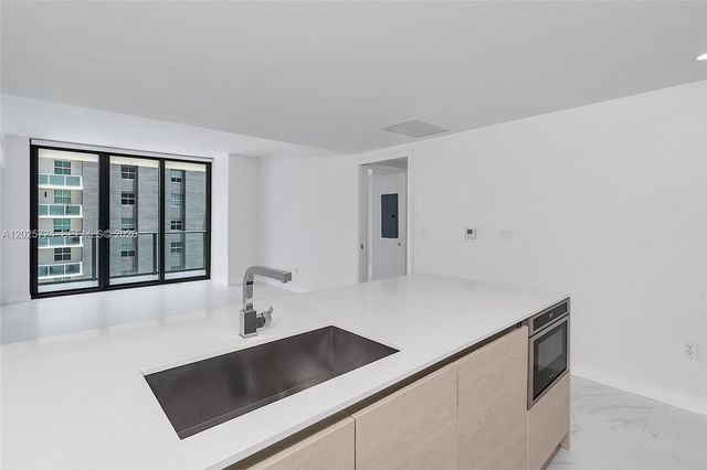 1300 S Miami Ave 3211, Miami, FL 33130