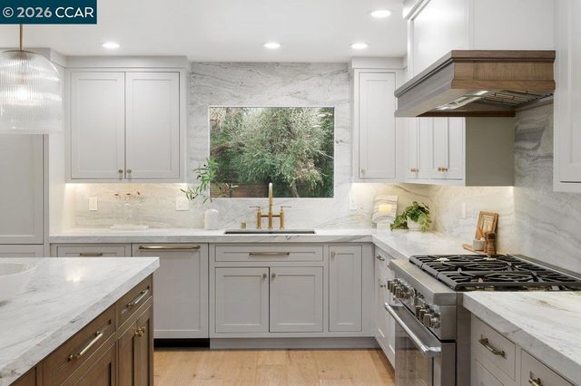 1 Waverly Ct, Alamo, CA 94507