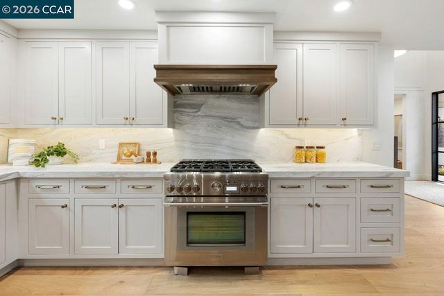 1 Waverly Ct, Alamo, CA 94507