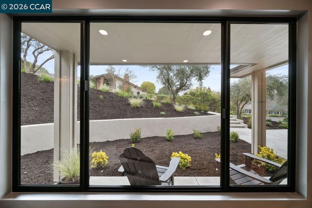 1 Waverly Ct, Alamo, CA 94507