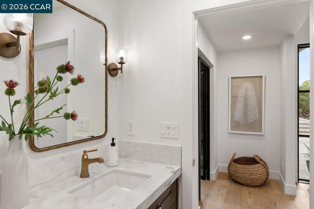 1 Waverly Ct, Alamo, CA 94507