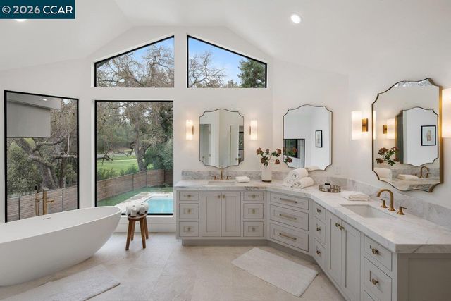 1 Waverly Ct, Alamo, CA 94507