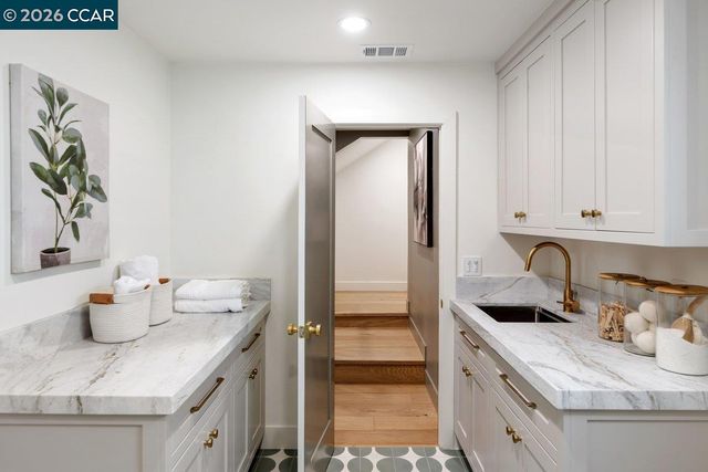 1 Waverly Ct, Alamo, CA 94507