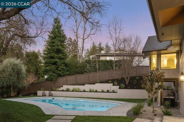 1 Waverly Ct, Alamo, CA 94507