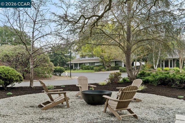 1 Waverly Ct, Alamo, CA 94507