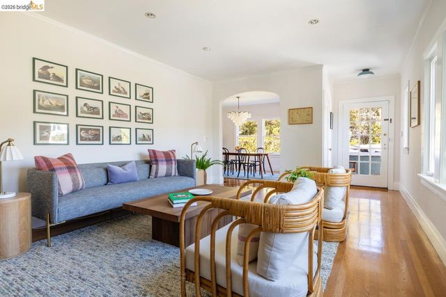 5981 Chabolyn Ter, Oakland, CA 94618