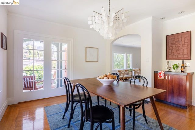 5981 Chabolyn Ter, Oakland, CA 94618