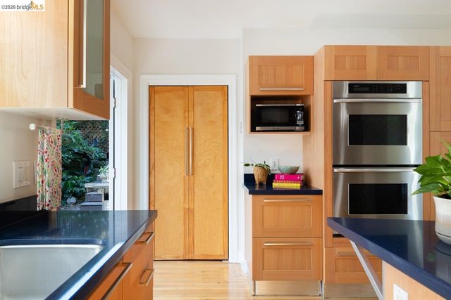 5981 Chabolyn Ter, Oakland, CA 94618