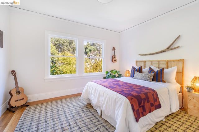5981 Chabolyn Ter, Oakland, CA 94618