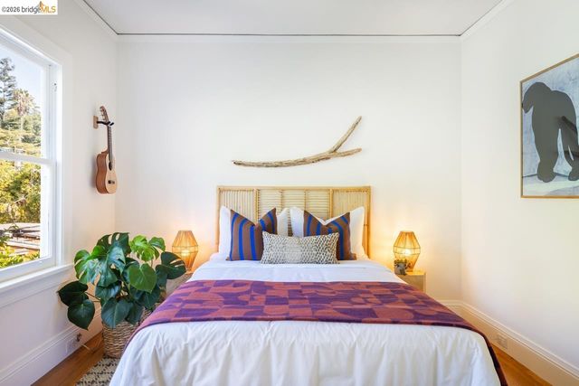 5981 Chabolyn Ter, Oakland, CA 94618