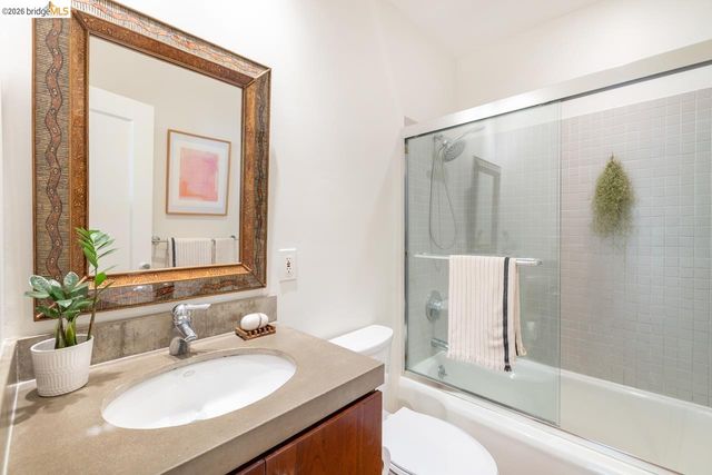 5981 Chabolyn Ter, Oakland, CA 94618