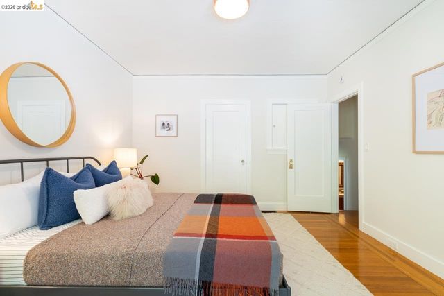5981 Chabolyn Ter, Oakland, CA 94618