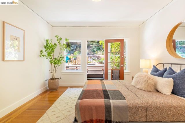 5981 Chabolyn Ter, Oakland, CA 94618