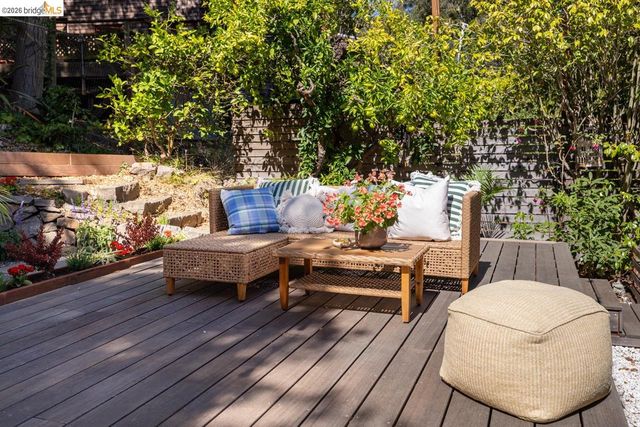5981 Chabolyn Ter, Oakland, CA 94618