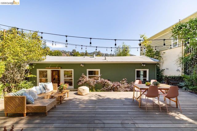 5981 Chabolyn Ter, Oakland, CA 94618