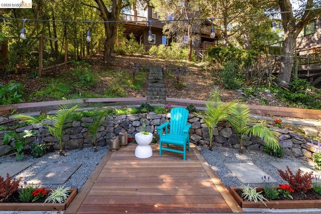 5981 Chabolyn Ter, Oakland, CA 94618