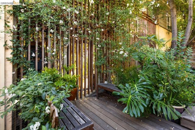 5981 Chabolyn Ter, Oakland, CA 94618