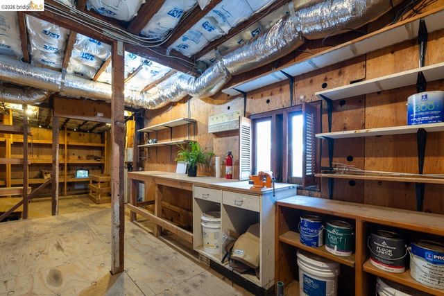 5981 Chabolyn Ter, Oakland, CA 94618
