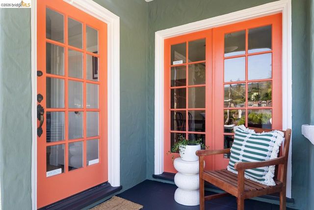 5981 Chabolyn Ter, Oakland, CA 94618