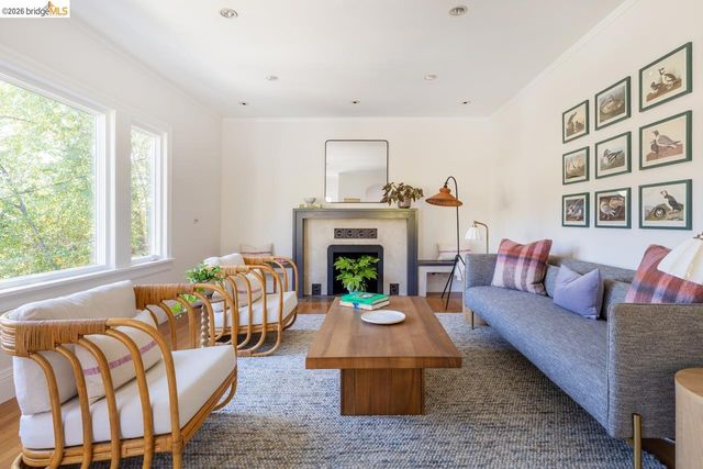5981 Chabolyn Ter, Oakland, CA 94618