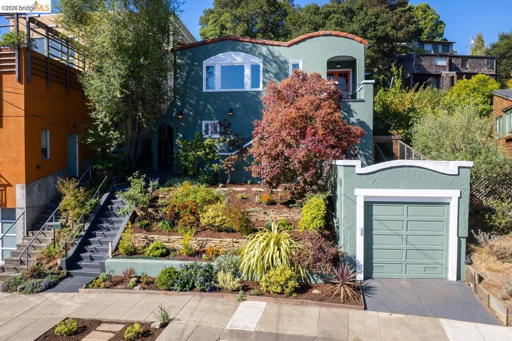 5981 Chabolyn Ter, Oakland, CA 94618