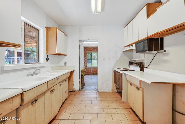 13607 N 21st Place, Phoenix, AZ 85029