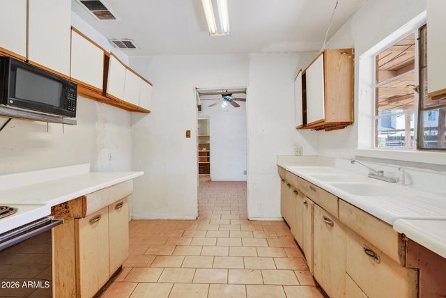 13607 N 21st Place, Phoenix, AZ 85029